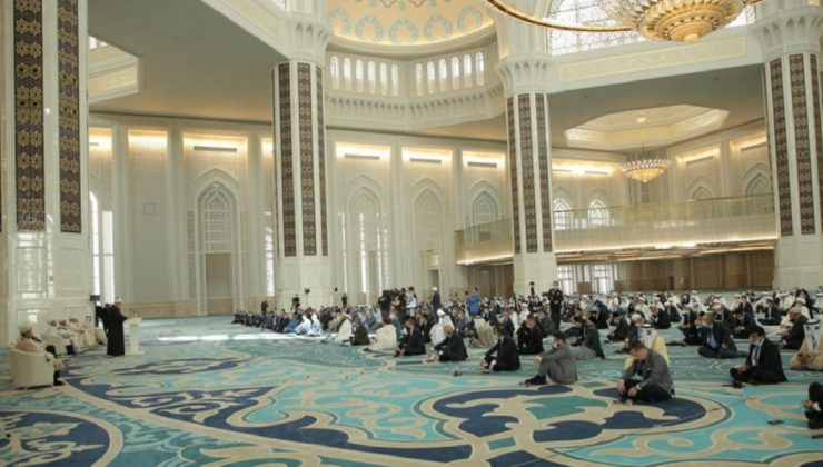 Kazakistan’da Orta Asya’nın en büyük camisi Büyük Nur Sultan Camii’si açıldı