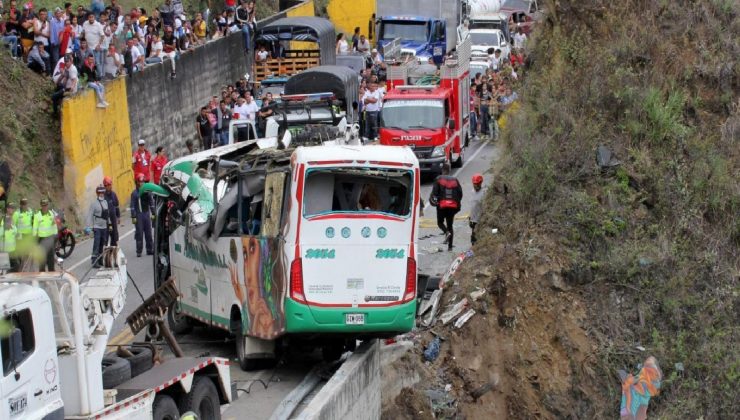 Kolombiya’da katliam gibi kaza: 20 ölü