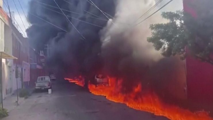 Meksika’da tren gaz tankerine çarptı: Onlarca ev yandı