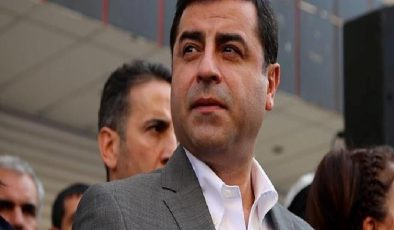 Selahattin Demirtaş’a “kamu görevlisini hedef göstermekten” hapis cezası