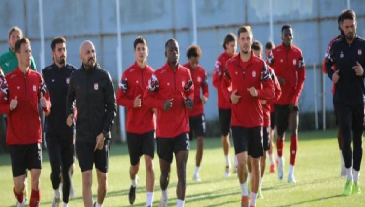 Sivasspor günü çift idmanla tamamladı