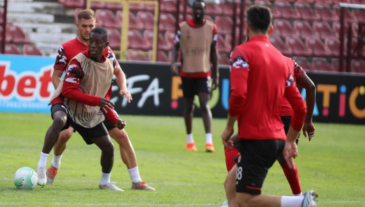 Sivasspor’un formaları Romanya’ya ulaşmadı! Rakipten forma istendi