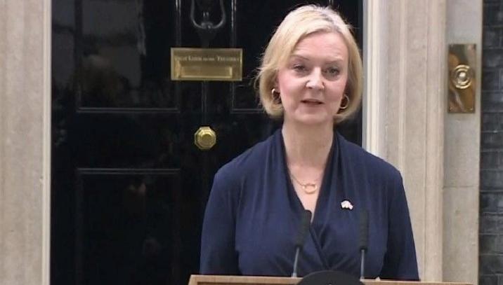 SON DAKİKA HABERİ: İngiltere’de 2. Demir Leydi dönemi 1.5 ay sürdü: Başbakan Liz Truss istifa etti