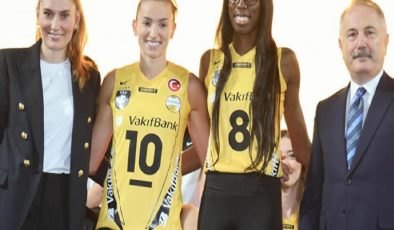 Son şampiyon VakıfBank yeni sezonu açtı! Yeni kaptan Gabi Guimaraes