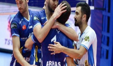 TSYD İzmir Voleybol Turnuvası’nda şampiyon Arkas Spor